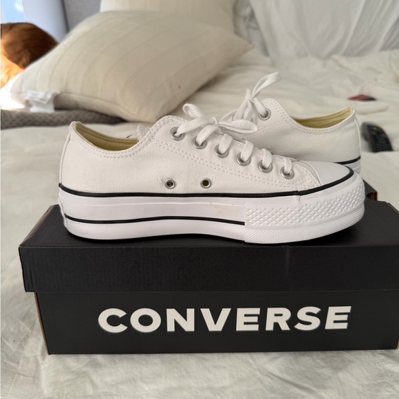 Converse Women's White Platform Sneakers - NEW - NEVER BEEN WORN - Picture 5 of 6